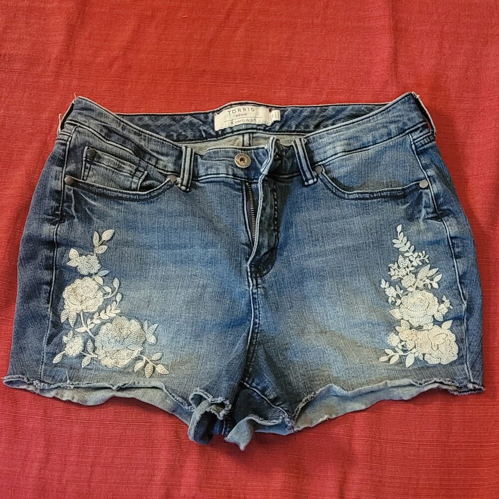 Torrid Flower Embroidered Denim shorts Size 14